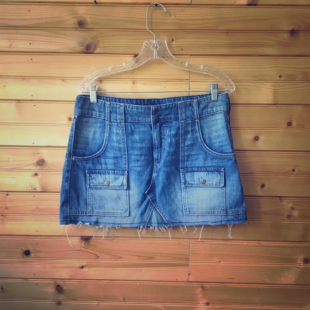 •Levi’s• denim mini skirt. (EUC)